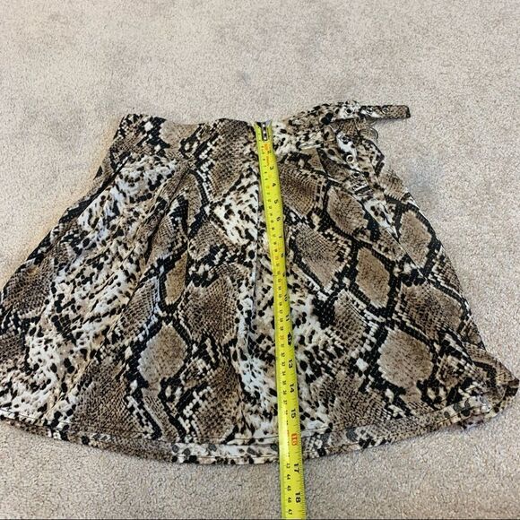 Missguided NWT Brown Tan Snake Print Pleated Mini Skirt size 2 - Picture 14 of 16